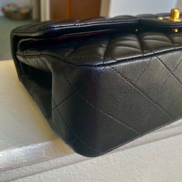 Chanel Medium Classic Flap Black Lambskin - Picture 8 of 15
